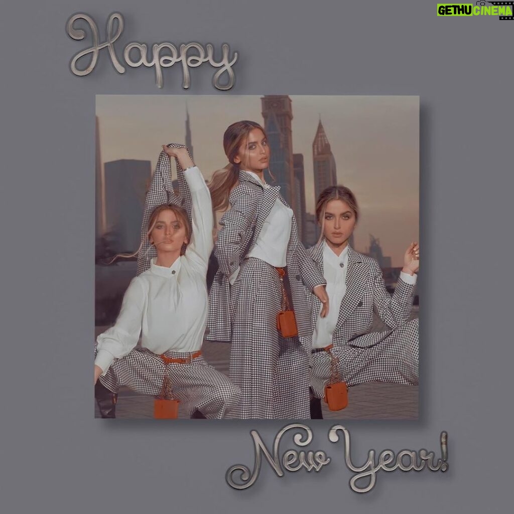 Hala Al Turk Instagram - Happy new year ❤️ كل عام و انتوا بخير ❤️ #2021 ✌🏼