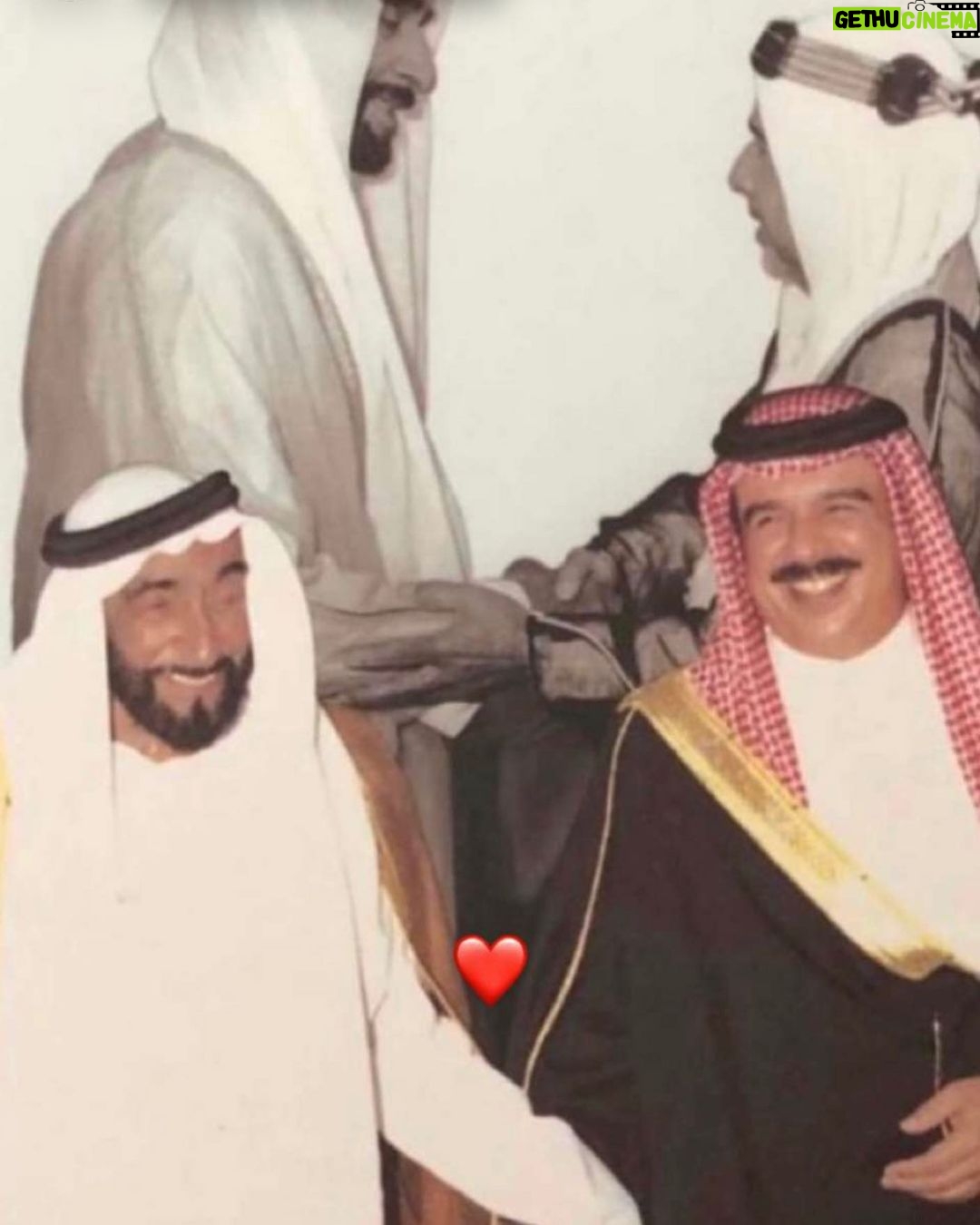 Hala Al Turk Instagram - كل المحبة للإمارات شعباً و حكومة و قيادة 49 عام من الازدهار .. كل عام و الإمارات بخير و سلام❤️🇦🇪🇧🇭 National Day of Bhutan