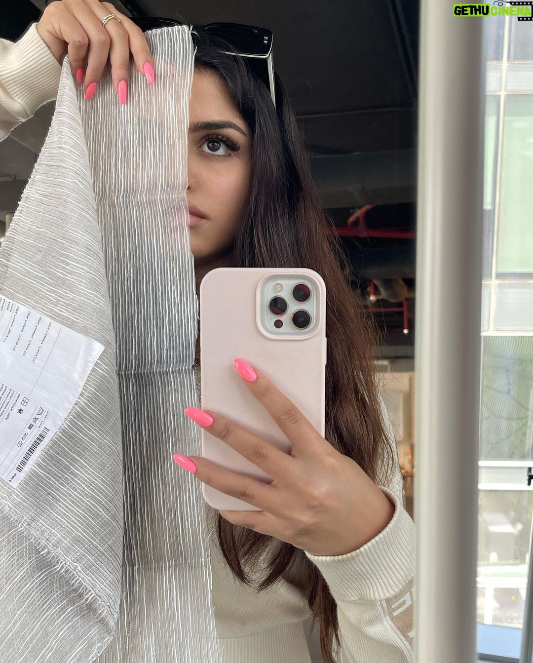 Hala Al Turk Instagram - first week of uni ✔️ exploring fashion 🫧😵💫🪡👗🩱👕👚👖