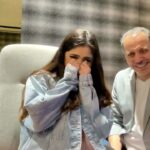 Hala Al Turk Instagram - عفوية، صادقة، متزنة، تعرف ما تريد وممثلة حقيقية لجيلها، جيل يمشي على خيوط الواقع الافتراضي كأنه يتمشى وسط دبي، منتصف شارع المستقبل المزدحم دون خوفٍ أن تصدمه سيارة وبثقة سوبرمان على الطيران. حلا الترك أظن بأن شأناً جميلاً وأكبر من التخيّل سيكون لكِ وحظاً عظيماً لمن حظي بتلميذة لطيفة نجيبة مجتهدة مثلك. كل التوفيق #أمجد_طعمة #amjad_toma
