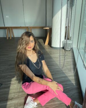 Hala Al Turk Instagram - هلا بالحلويييين! شلون كان يومكم🌚🙄؟