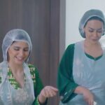 Hala Al Turk Instagram - ‎عشان البحرين 🇧🇭❤️طاقم العمل يهدي هذا العمل إلى #فريق_البحرين و #شعب_البحرين الكريم ‎‏‎ بطولة : ‎‏‎ الفنان القدير محمد ياسين ( بابا ياسين ) ‎‏‎ الفنانة القديرة سلوى بخيت ( أم هلال ) الفنان حسن محمد @7assan911 الفنانة مروة خليل @marwakhalil83 ‎‏‎الفنانة وفاء مكي @wafamakki05 ‎‏‎الفنان البسام علي @albassam24 ‎‏‎الموديل فيصل الدوسري @faiisal.mohamed ‎‏‎ الموديل محمد ملك @m.theking ‎‏‎والطفلة نيلة @nailakornilova_ وبمشاركة مميزة من النجمة حلا الترك ‎‏ @halamalturk ‎ وبمشاركة : مريامانا @hassanalmajed1 اخراج حسن الماجد *مخرج منفذ محسن الحايكي @mohsenalhaiki محمد نزيه D.O.P @abuarra أضاءة عبدالمجيد الماجد @megooo9909 متابعة الأنتاج حسين السكران @sakran13 خدمات أنتاجية عبداللطيف إبراهيم @bik1964 مكياج الميك اب ارتيست : أزهار حبيل @azharhubail موسيقى تصويرية وتوزيع : عارف عامر @aarifamer فكرة وتعليق صوت /الفنان حسن محمد إشراف عام / الفنانة مروة خليل ‎إخراج وتنفيذ المركز الفرنسي للإنتاج الفني @bh_fpc كل الشكر للرعاة الرسميين: ‎‏@thegroveresortbahrain ‎‏@mandyalehsaa ‎‏@Sofrat_alya ‎‏@crumbles_bakery ‎‏@chicbyamiramaher ‎‏@alanwar_dc ‎‏@einstein.bh —————————- @mohbahrain @mia_bahrain @moi_bahrain @isa_alhammadi @bahraincpnews شكر خاص لشركة @protake شكر خاص لمطبوعات @indesignbh —————————- ‎#معاً_ضد_الكورونا ‎#كلنا_فريق_البحرين ‎#رمضان_الأسرة #مروة_خليل#حسن_محمد#حلا_الترك#البحرين