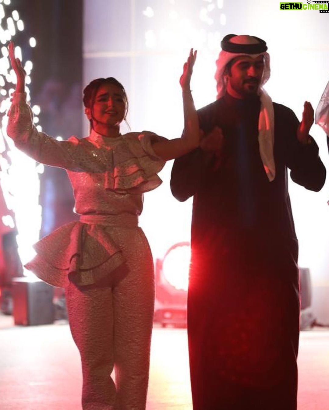 Hala Al Turk Instagram - بكل فخر شاركت في ميثاق_العمل_الوطني #البحرين #Bahrain #ميثاق_من_ذهب 🇧🇭 ————— Special thanks to: @siko82 @paceeluce_bahrain @pocaandpoca @saraalamiry.model