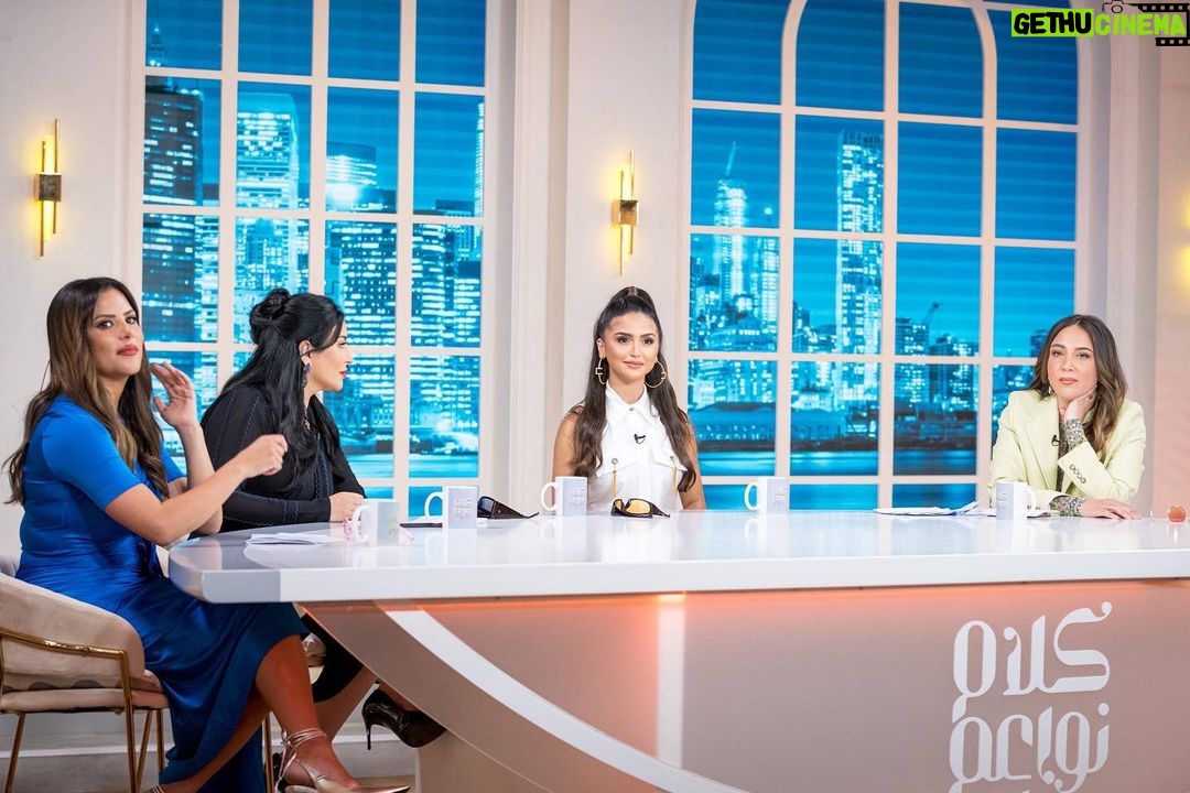 Hala Al Turk Instagram - كل الشكر لبرنامج @kalamnawaeminsta 🤍 تشرفت بوجودي معاكم الليلة 🤍 حابة اشكر شركتي بلاتينيوم ريكوردز على ثقتكم فيني و دعمكم الدائم 🤍 و شكر خاص لمدير اعمالي @charlesmerhej على وقفتك معاي و لوجودك و حرصك على نجاحي 🤍 Image & Style Director @eliomoussallem Outfit @elisabettafranchi @krisma_me Hair and Make up by @laloge_uae @reemabousamra