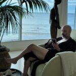 Halle Berry Instagram - Come thru legs…Sunday celebration! Still celebrating ‘Our Love Lingers’ #ourlovelingers