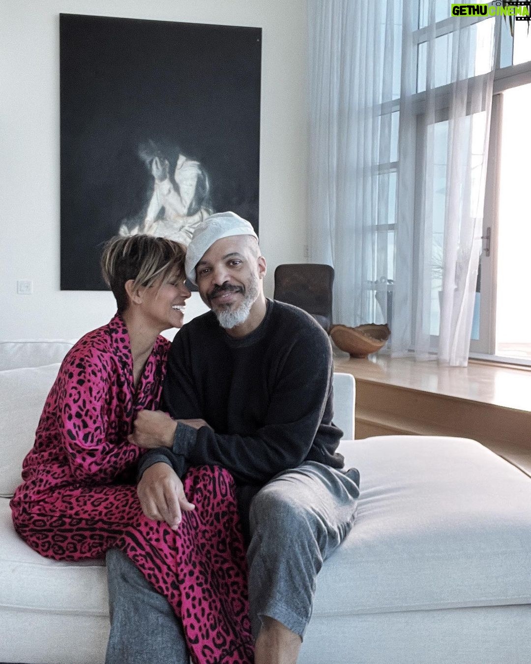 Halle Berry - 174K Likes - Happy Birthday, VanO! Itâs amazing how you walked into my life and I canât remember living without YOU! Hereâs to many more my love đ¤ @vanhunt