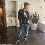 Halle Berry Instagram - Mirror selfies make everybody late ⏰