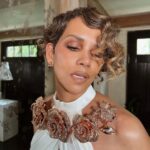 Halle Berry Instagram - Living for this @charlottetilbury glam for #Oscars95 ✨🤍 MUA: @jorge__monroy