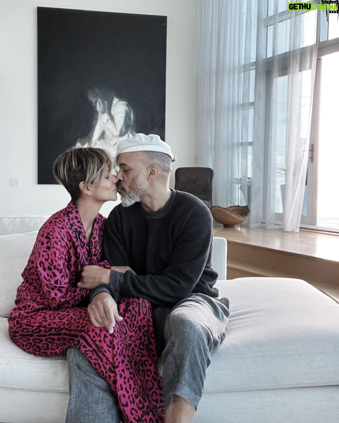 Halle Berry - 174K Likes - Happy Birthday, VanO! Itâs amazing how you walked into my life and I canât remember living without YOU! Hereâs to many more my love đ¤ @vanhunt