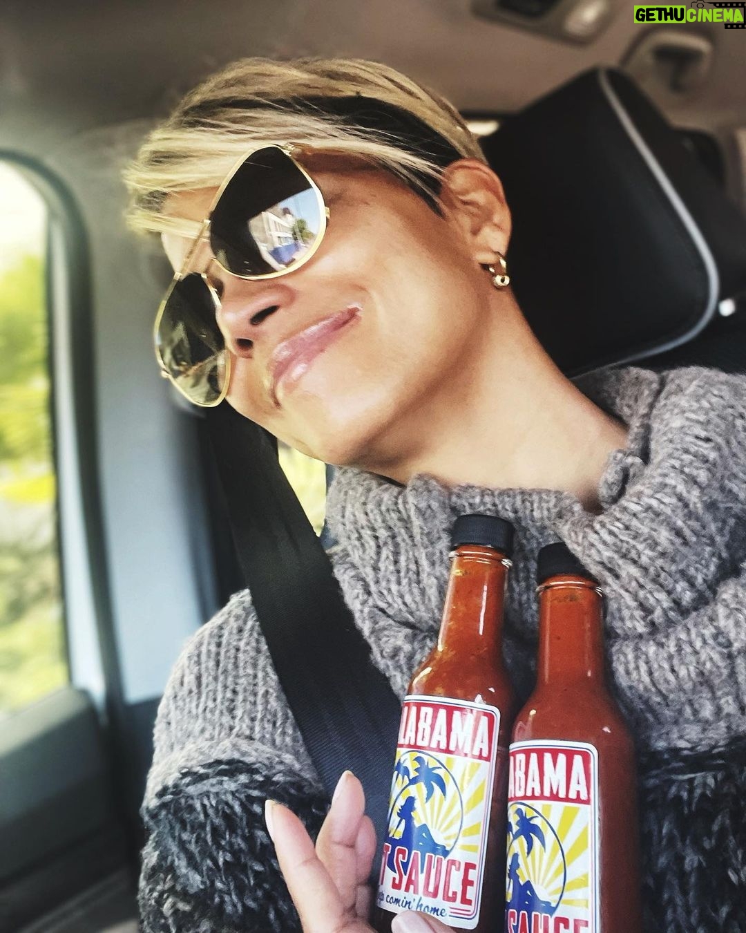 Halle Berry Instagram - It was so good to be back home and take a trip to my girl @calabama to get the best samich in town! ❤️