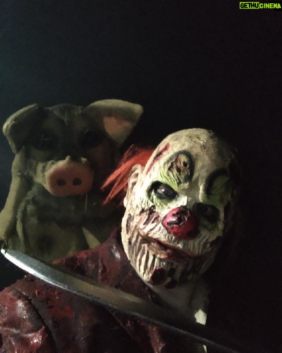 Halle Berry Instagram - 🤡 ⚔️ 🐷 #HappyHalloween
