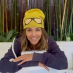Halle Berry Instagram - Happy Happy Holidays everybody! ✨ I was so excited you all enjoyed my favorite things for 2023 at the top of the year, so I also wanted to share my favorite things for the holiday season. These goodies have brought me so much joy so I hope they do the same for you too. 🤍 Get into my fav items (links in my bio) as you’re finalizing your holiday list! @tuski.official, @rayban, @drkarafitzgerald, @petco, @slmdskincare, @olgalorencinskincare, @pwrmobile.shop, @thejrnyofficial, @glycanage, @bewellbykelly, @anthropologie, @metaquest