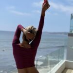 Halle Berry Instagram - … celebrating 2 years of @respin with #bevonthebeach 🤎