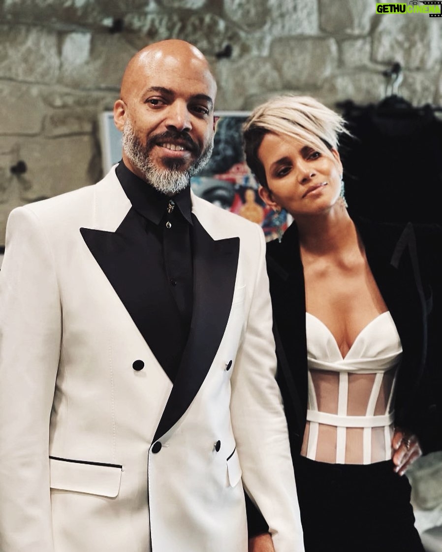 Halle Berry - 243.8K Likes - When your man lifts you higher than you ever thought you could go! ❤️