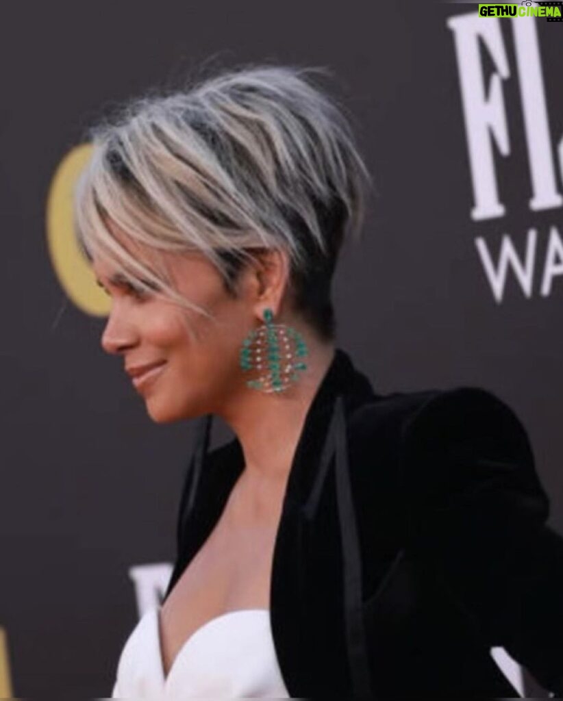 Halle Berry Instagram - Woke up still feeling the love from last night’s @criticschoice’s SEE HER award! Thank you @netflix for allowing our message to reach the WORLD through “Bruised.”