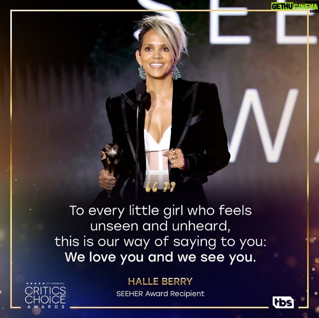 Halle Berry Instagram - I was extremely honored tonight to receive the SEE HER award from @seeher and the @criticschoice. Our voice is the most powerful tool we have, and it’s imperative that we stand up and use it! Here’s to every person who has felt diminished, misunderstood, marginalized and discounted. Now is the time for all of us to stand up, stand united and have our voices heard!