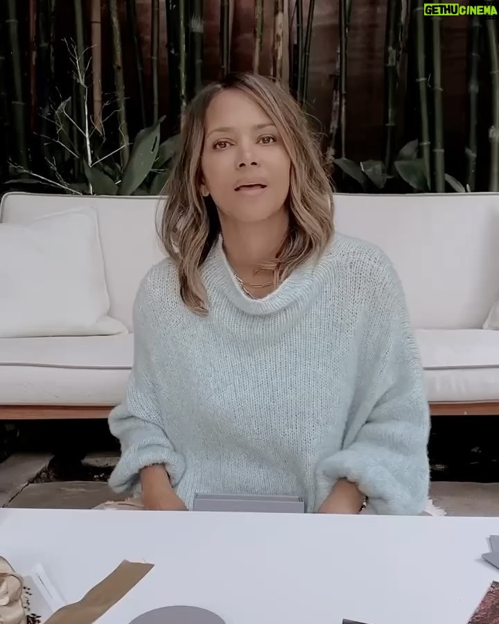 Halle Berry Instagram - The new Metabolic Daily packaging is finally here 🤍 I’m beyond excited to share our new sleek and eco-friendly design which is everything you all have been asking for. I can’t say enough how thrilled I am that so many of you have joined me on this @pendulumlifeco journey! Swipe to see the packaging — which you’ll get for free with your first order. Head over to the link in my bio for everything you need to know. 👏🏽
