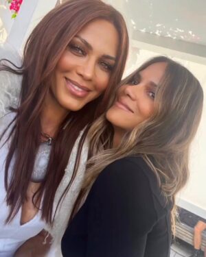 Halle Berry Instagram - Thank you for such a stunning show ✨🤍 @michaelkors
