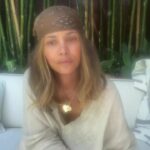 Halle Berry Instagram - Happy Sunday everybody 💜 I’m talking everything gut health, glucose control and more as many of you have been asking me about my @pendulumlifeco journey! I’m so happy some of you have already ordered our products. Head over to @pendulumlifeco now … and let’s get healthier together.