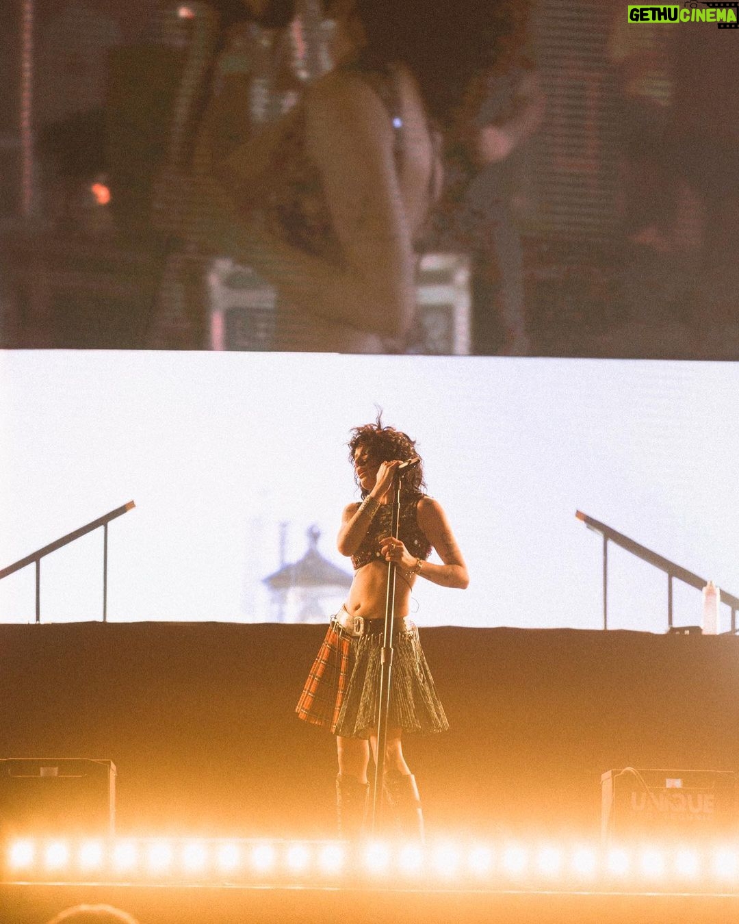Halsey Instagram - Thank you @lollaindia ⭐️ an electric end to a life changing run of shows these past few years since IICHLIWP. the next time I touch a stage will be like the first time, all over again. see you soon. - 📷 @donslens