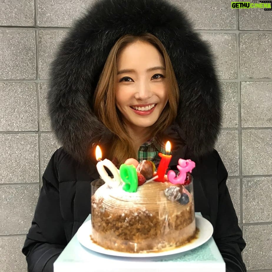 Han Chae-young Instagram - #생일하루전🎂 #StudioLux #촬영중 #깜짝이벤트 #애들아고마워💕 #daybeforebirthday #duringshooting #thanksguys 😍😍