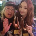 Han Chae-young Instagram - #비밀언니👭 #회식 어제받은 #뷰티아이콘상 #한류컨텐츠PD상 모두고생했어요~~😘😘😘