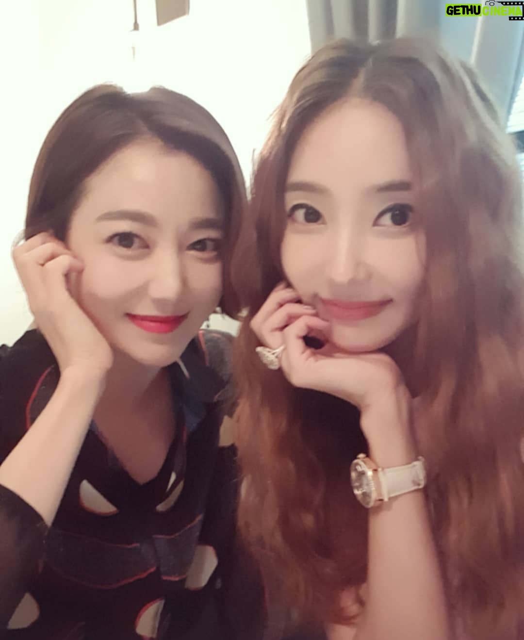 Han Chae-young Instagram - #소연이랑❤️ #수다떨고 #힐링 @soyounlee923 #lovelyfriend 🤩🤩