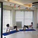Han Chae-young Instagram - #우리집에해피가왔다 🤩 #도그요가 #쉽지않아😂 #소연이랑❤️ #dogyoga #itsnoteasy 😂😂