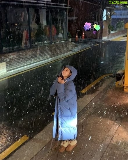 Han Chae-young Instagram - #출근길 #첫눈 #신난다 #❄ #firstsnow #exciting 😆😆