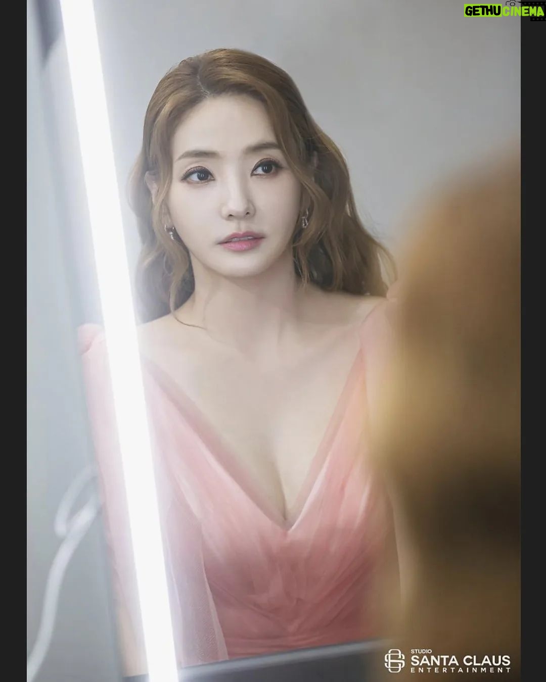 Han Chae-young Instagram - 😘😘😘 http://naver.me/x3bYpmdx