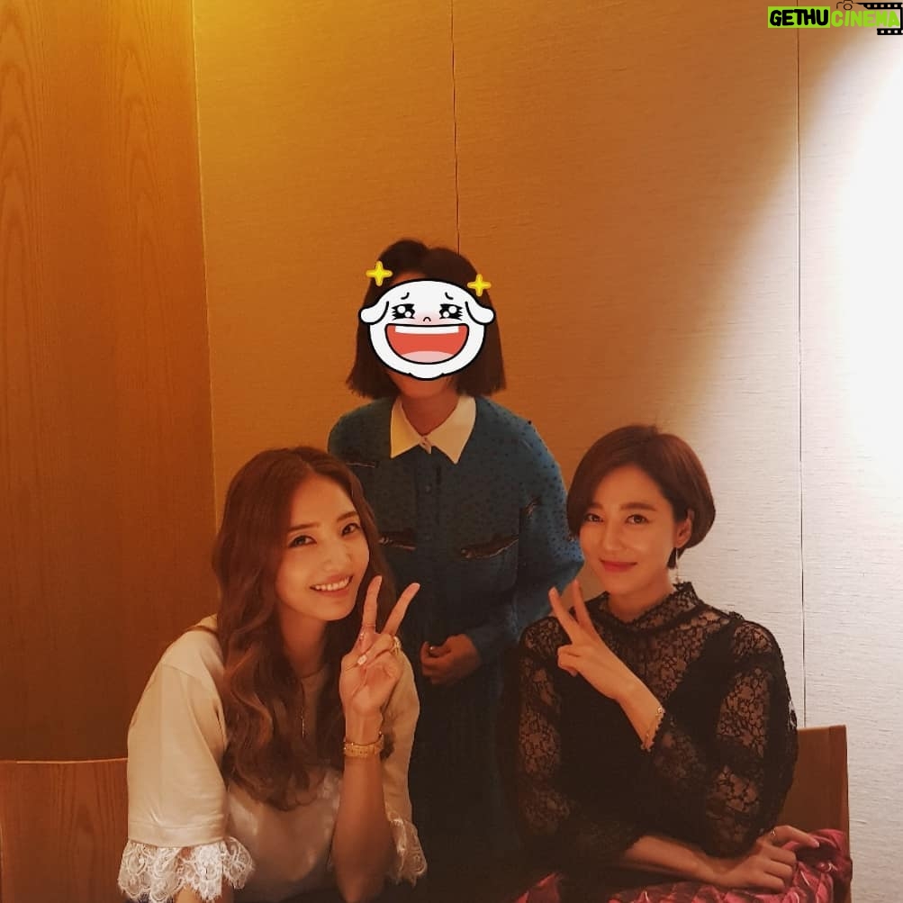 Han Chae-young Instagram - #이사진넘웃기다ㅋㅋㅋ #귀여운 🤩🤩 #예원이랑💕 #소연이랑💕 #suchafunnypicture #shessocute 🤗😍
