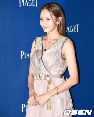 Han Chae-young Instagram - #goodnight🌙 😘😘