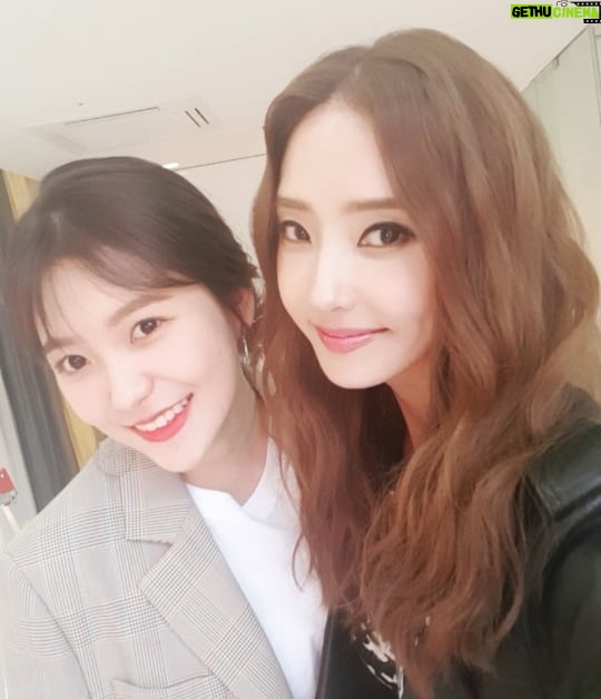 Han Chae-young Instagram - JTBC4 #비밀언니👭 #지금방송중 #onairrightnow #keepwatching 😘😘😘