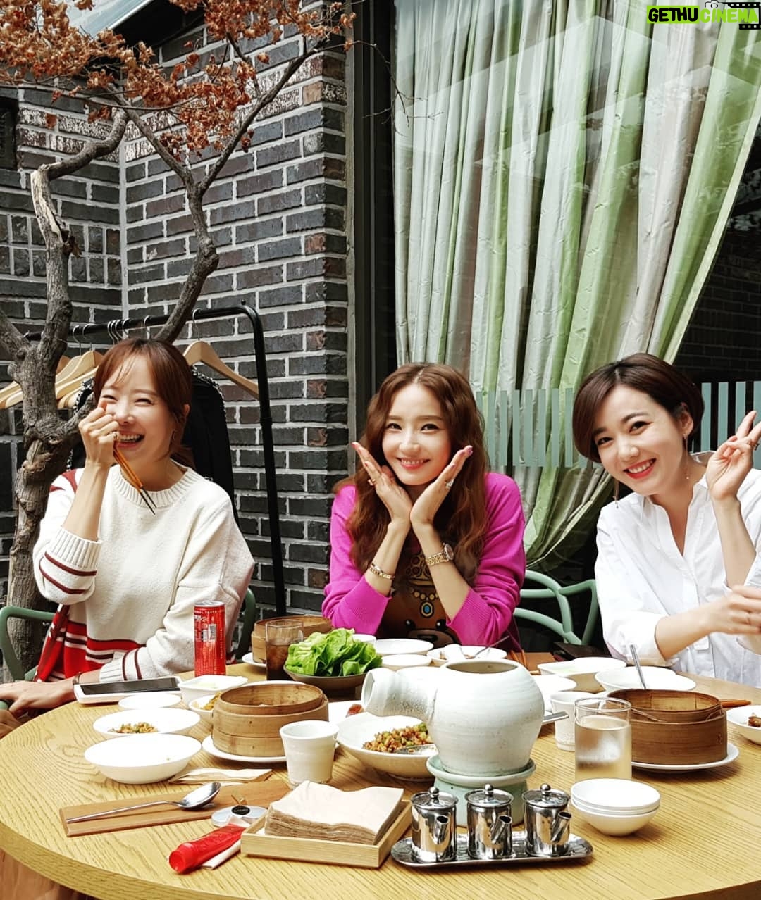 Han Chae-young Instagram - #맛있는점심🍴 #소유진 #이소연 #somuchchat 😍😍