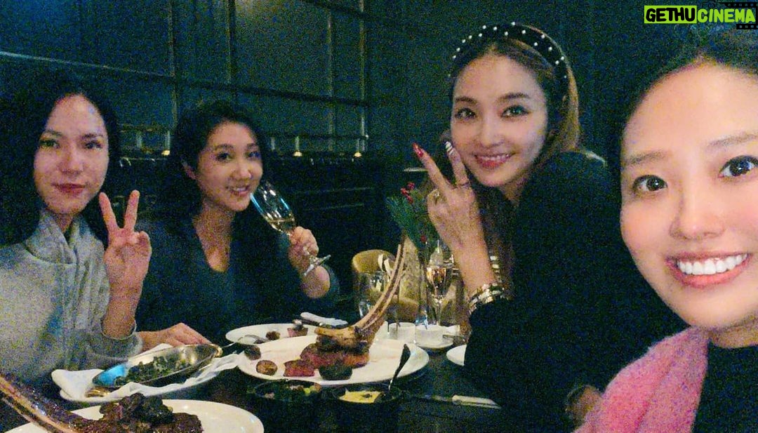 Han Chae-young Instagram - #highschool #friends #stilleighteen 😄😄😄 #loveyouguys❤️