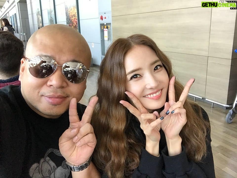 Han Chae-young Instagram - #출국전 #돈스파이크 #오지의마법사 #beforedeparture #donspike #shoot #wizardofnowhere 인천공항 Incheon Airport