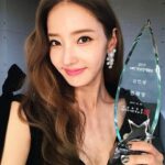 Han Chae-young Instagram - #연예대상 #신인상😄😄 #오지의마법사 #사랑해주셔서감사합니다 😘 #gotanaward #yeah 😄😄 #thanksforallyoursupport 😘