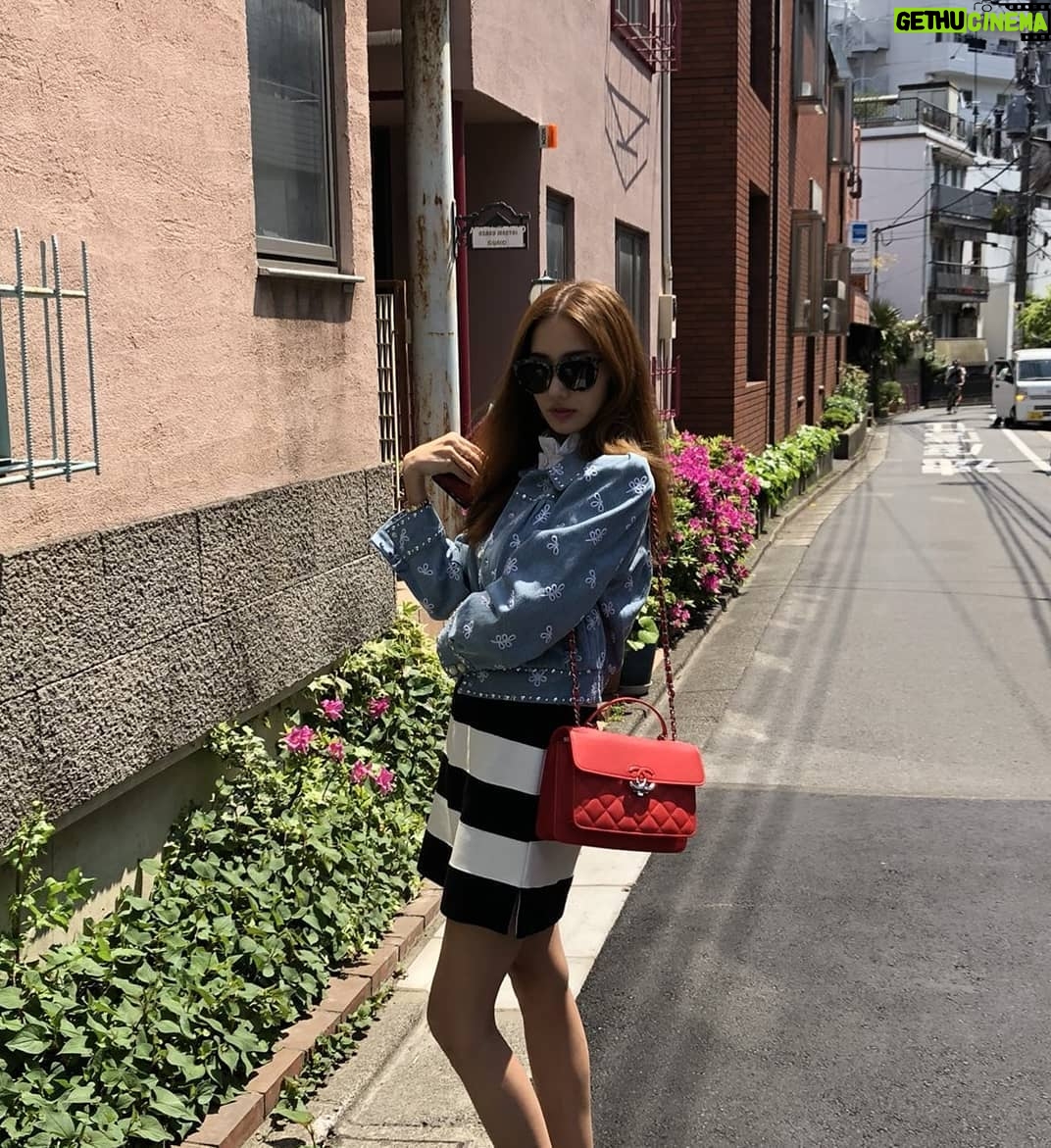 Han Chae-young Instagram - #tripwithgirls #peacefultime #loveyougirls❤️ Ginza, Tokyo, Japan