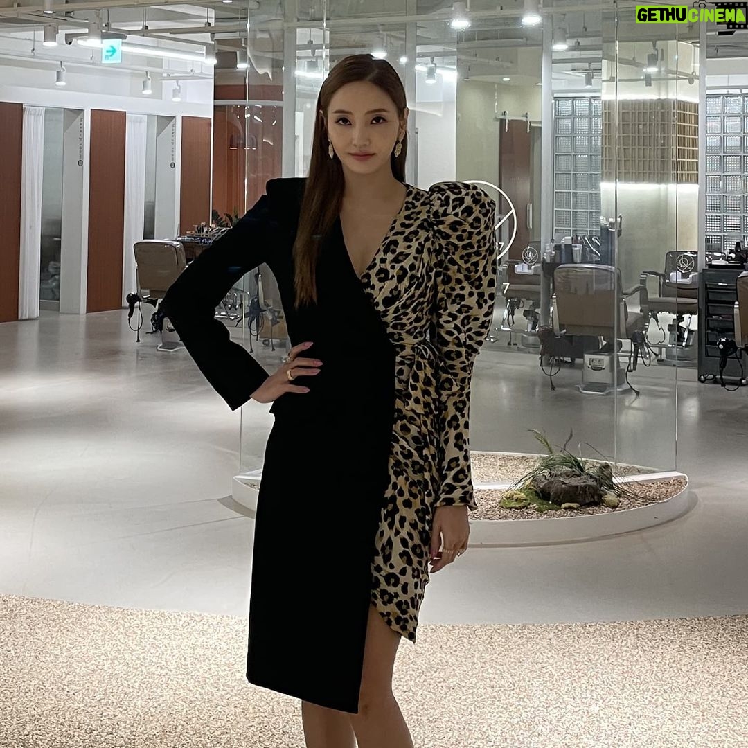 Han Chae-young Instagram - 🖤 #이데일리문화대상