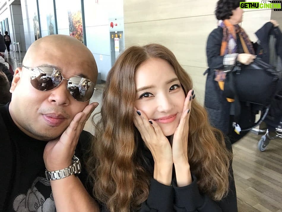 Han Chae-young Instagram - #출국전 #돈스파이크 #오지의마법사 #beforedeparture #donspike #shoot #wizardofnowhere 인천공항 Incheon Airport