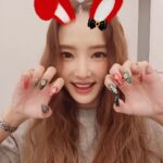 Han Chae-young Instagram - Merry Christmas 🎅 🎄 오랜만에 #selfnail