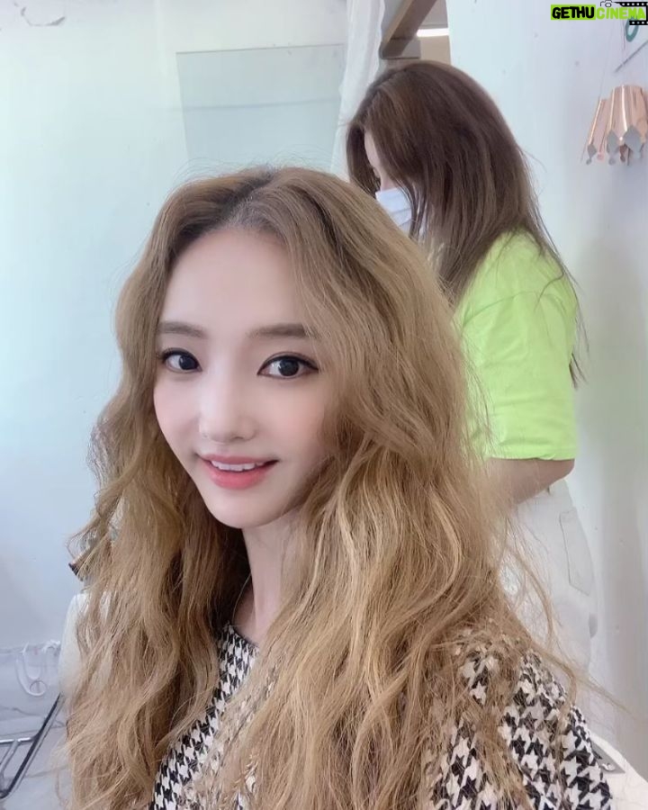 Han Chae-young Instagram - #summermakeup_ . . #뽀송뽀송#파우더하기#여름피부#뽀송한피부