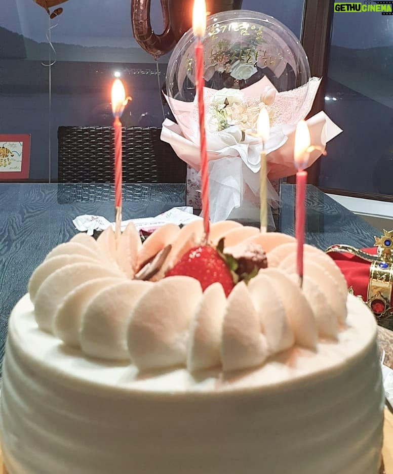 Han Chae-young Instagram - #happyanniversary #행복하다❤️ #loveyouboth ♡♡♡