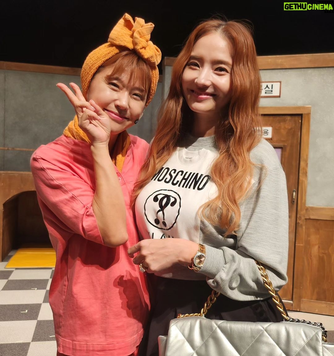 Han Chae-young Instagram - #내친구 #공연보러가기 여전히 이쁜 윤미~~ ♡♡♡