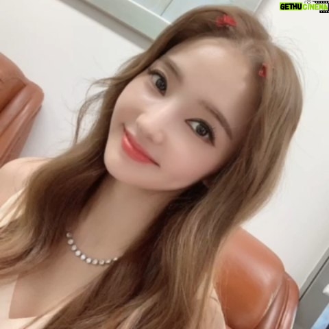 Han Chae-young Instagram - #monday #haveagreatday 😘😘😘