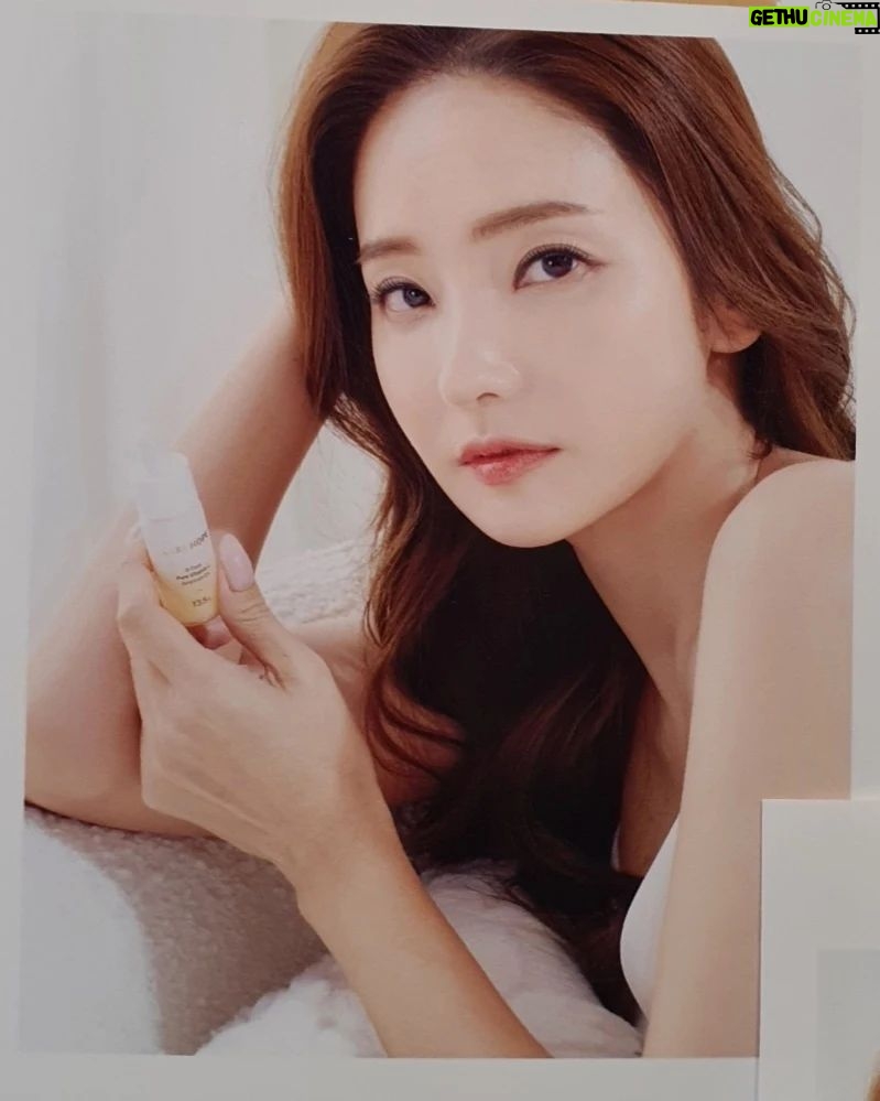 Han Chae-young Instagram - #촬영중 @varihope_official #베리홉