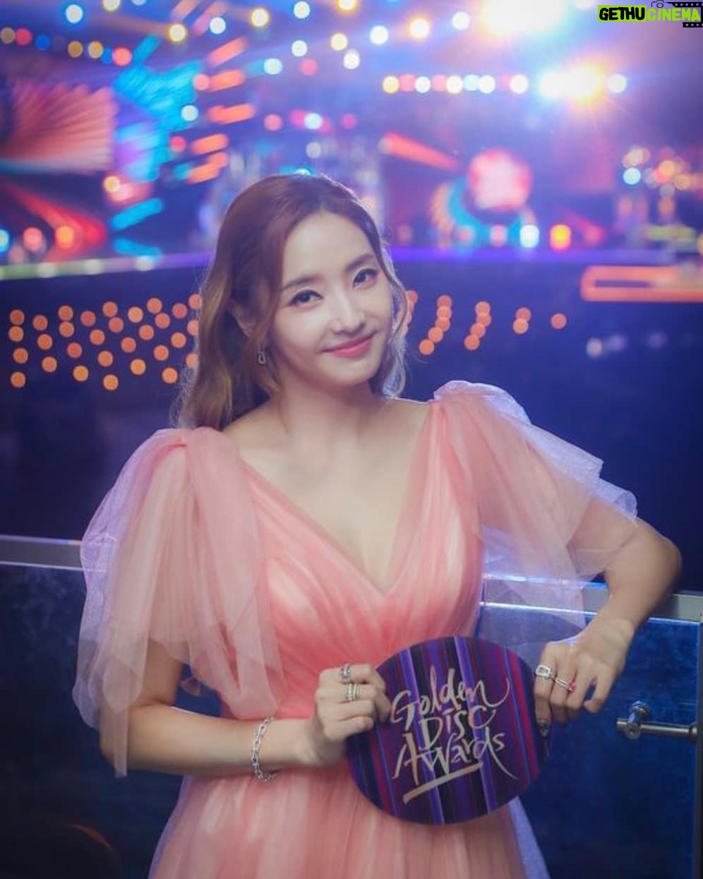 Han Chae-young Instagram - #골든디스크어워즈 🤩🤩