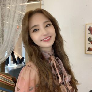 Han Chae-young Instagram - #가을이다🍁