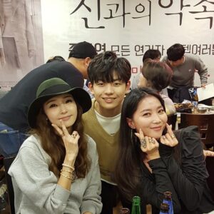 Han Chae-young Instagram - #고생했어요다들💕