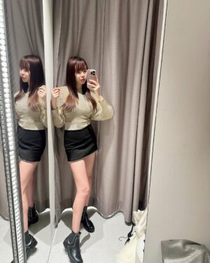 Han Gyu-ri Instagram - 자라 올해 처음왓는데 
왜케옷많옹 🙂 
혼자패션쇼 👗👗

단백질쉐이크2틀먹엇더니
뭔가붓기가 빠진거같은느낌이지않아요?
🤭🤭😉
살은안빠지구 🥹 붓기만 🤣

#zara #자라 #ifcmall